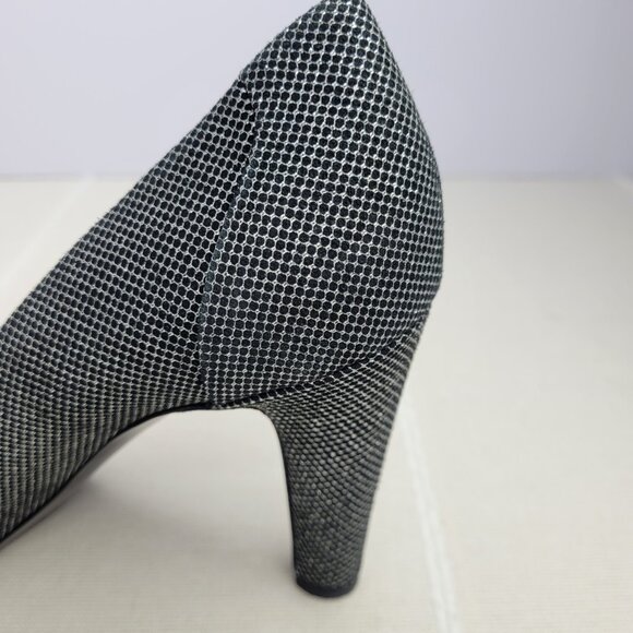 Chanel Pumps Sz 7.5 Dark Silver Black Logo Cap Toe Stiletto Heels Leather Fabric - Picture 14 of 14